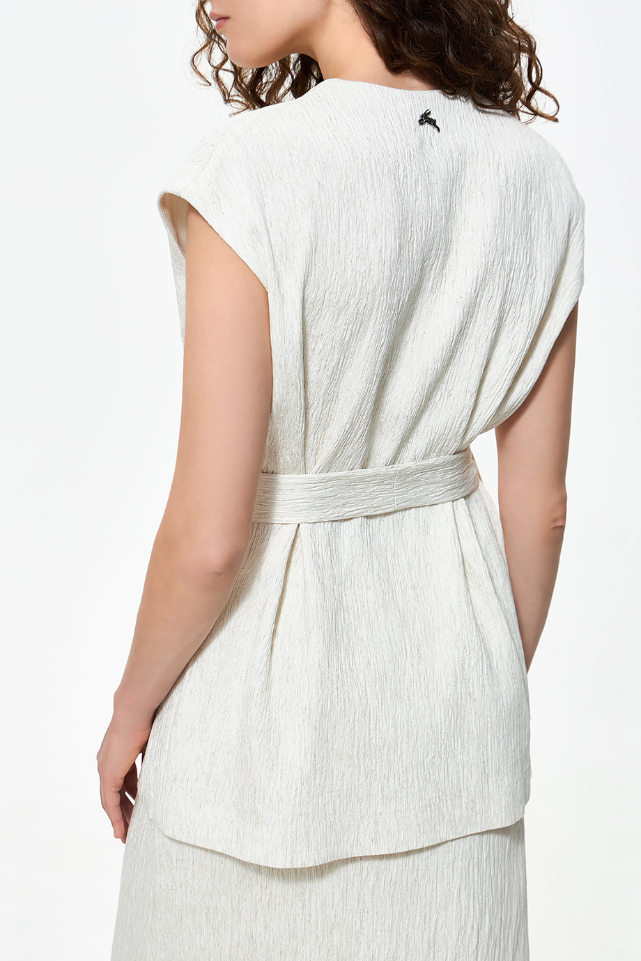 Жилет из фактурного смесового льна