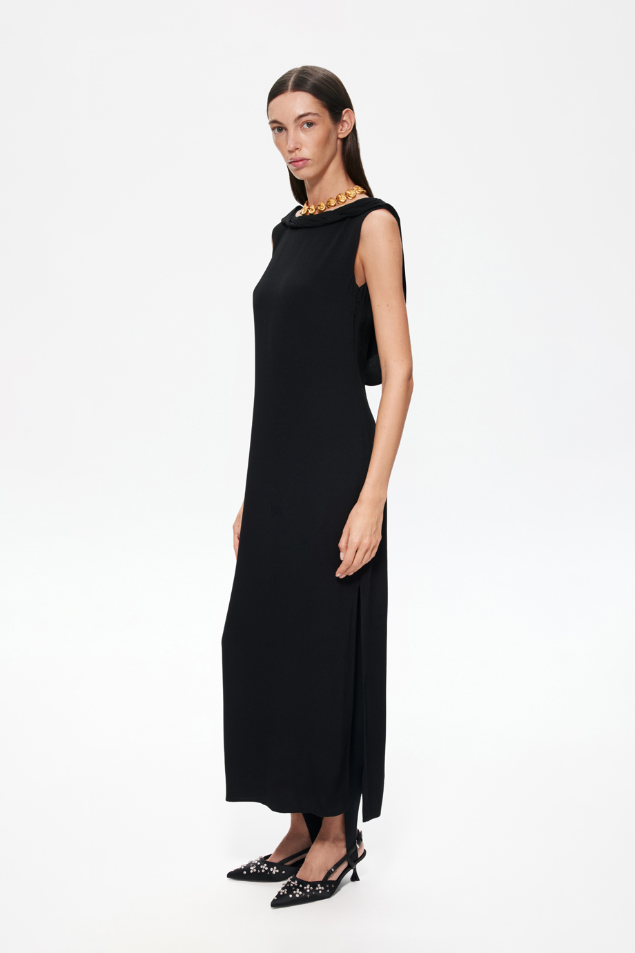 Платье-колонна с декольте на спине