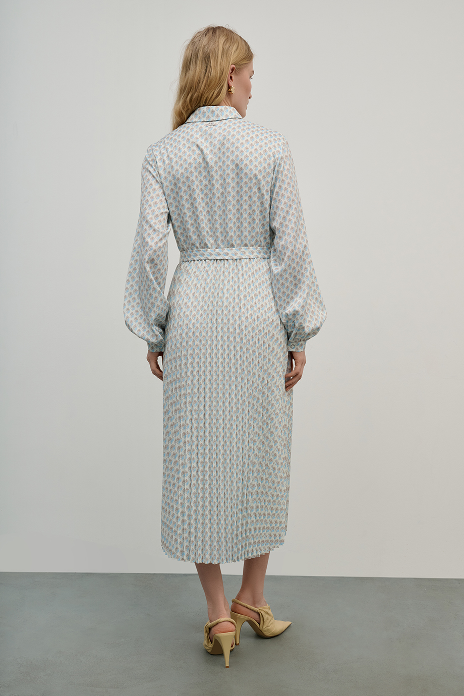 Платье с юбкой-плиссе