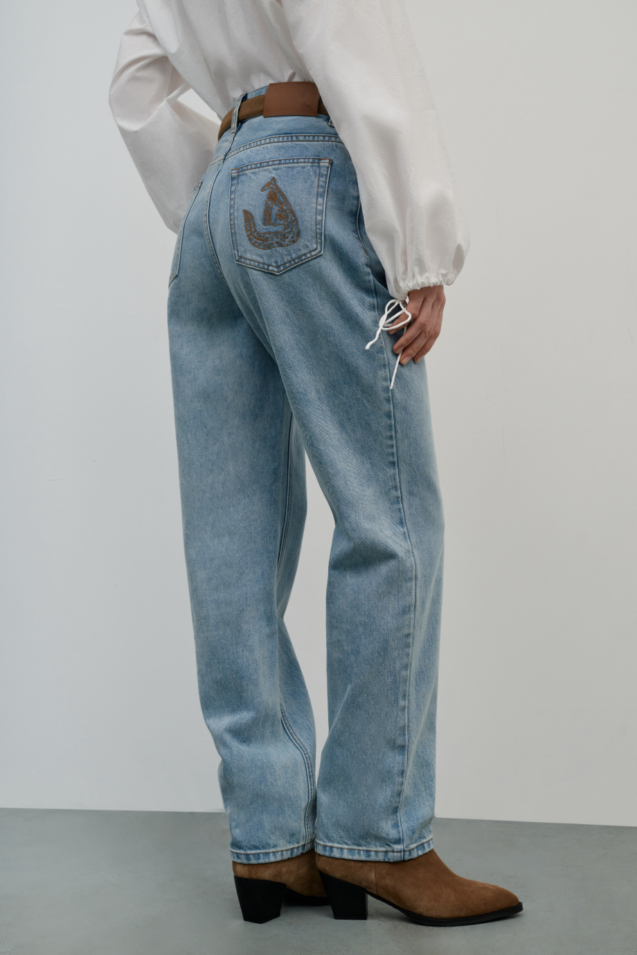 Джинсы Straight с вышивкой