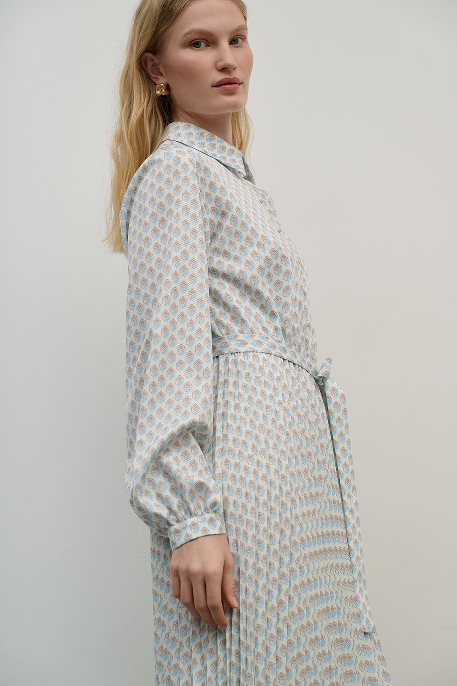 Платье с юбкой-плиссе