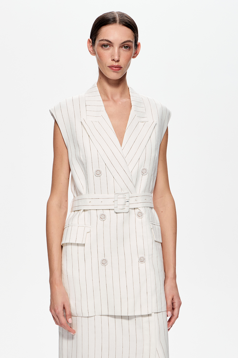 Жилет двубортный из смесового льна