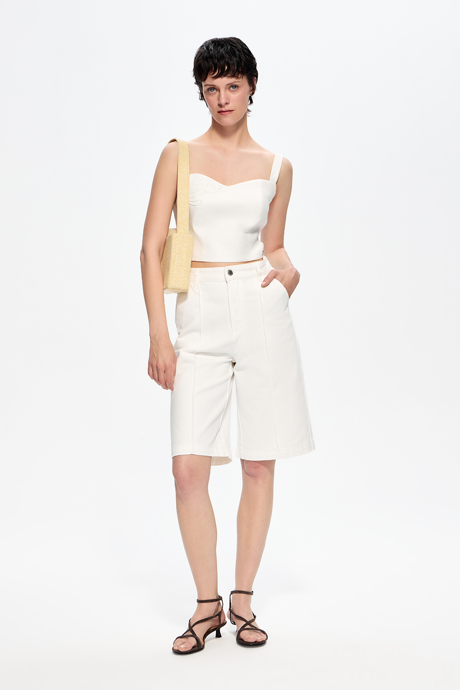 Шорты джинсовые с вышивкой Шорты джинсовые с вышивкой