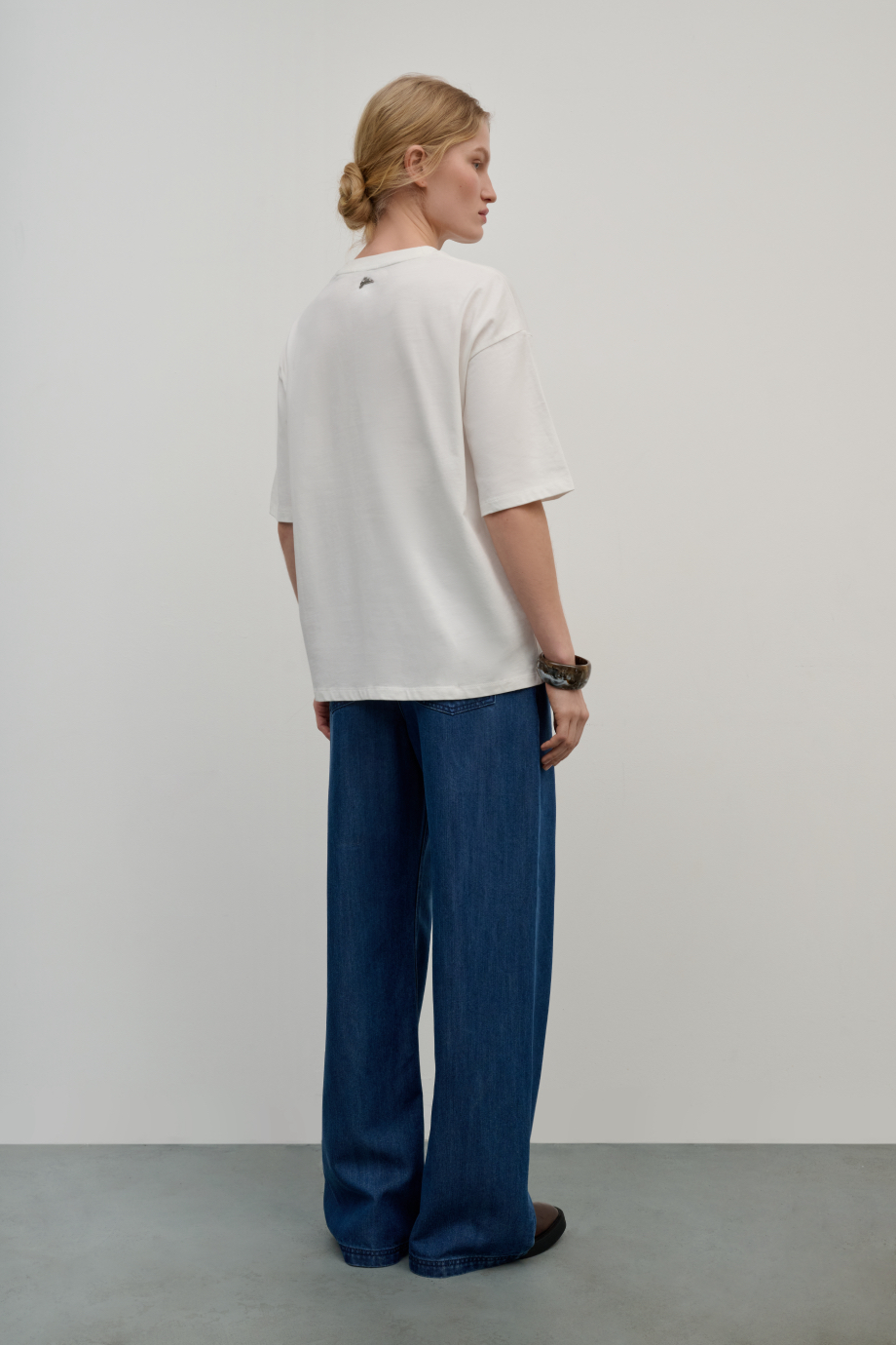 Футболка с принтом и вышивкой