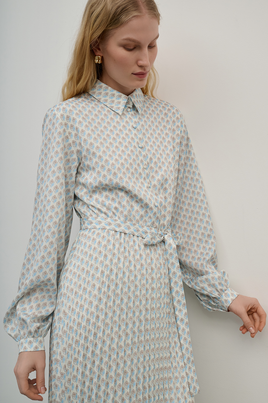 Платье с юбкой-плиссе