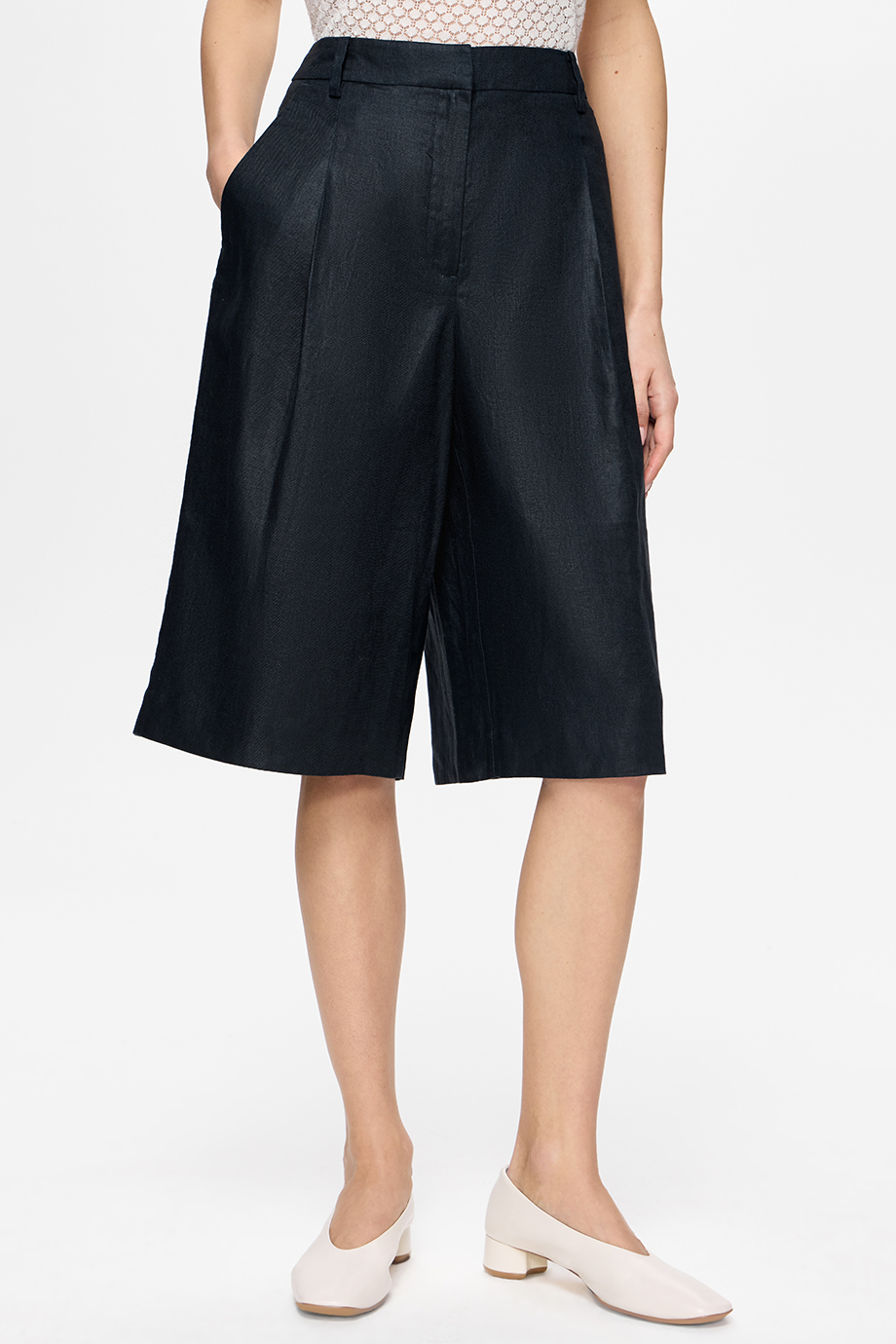 Шорты-бермуды льняные