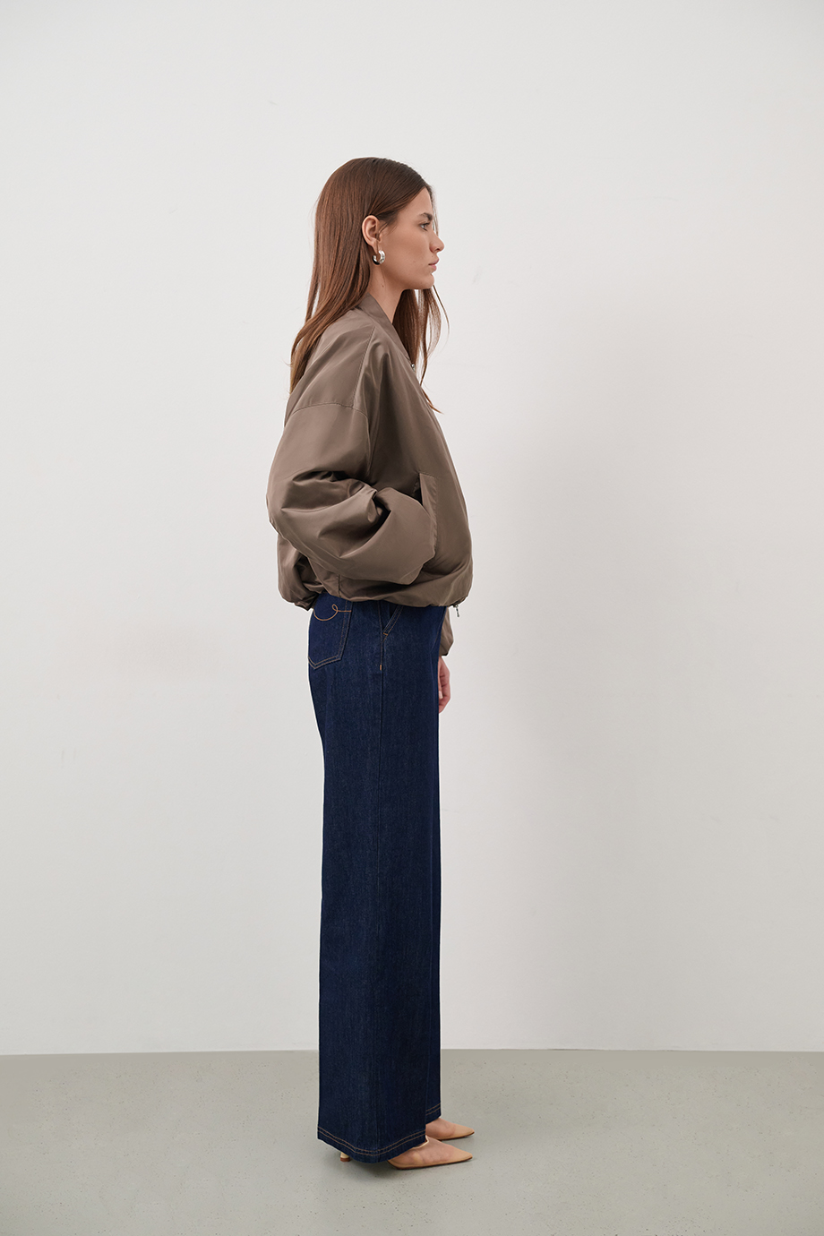 Бомбер с вышивкой