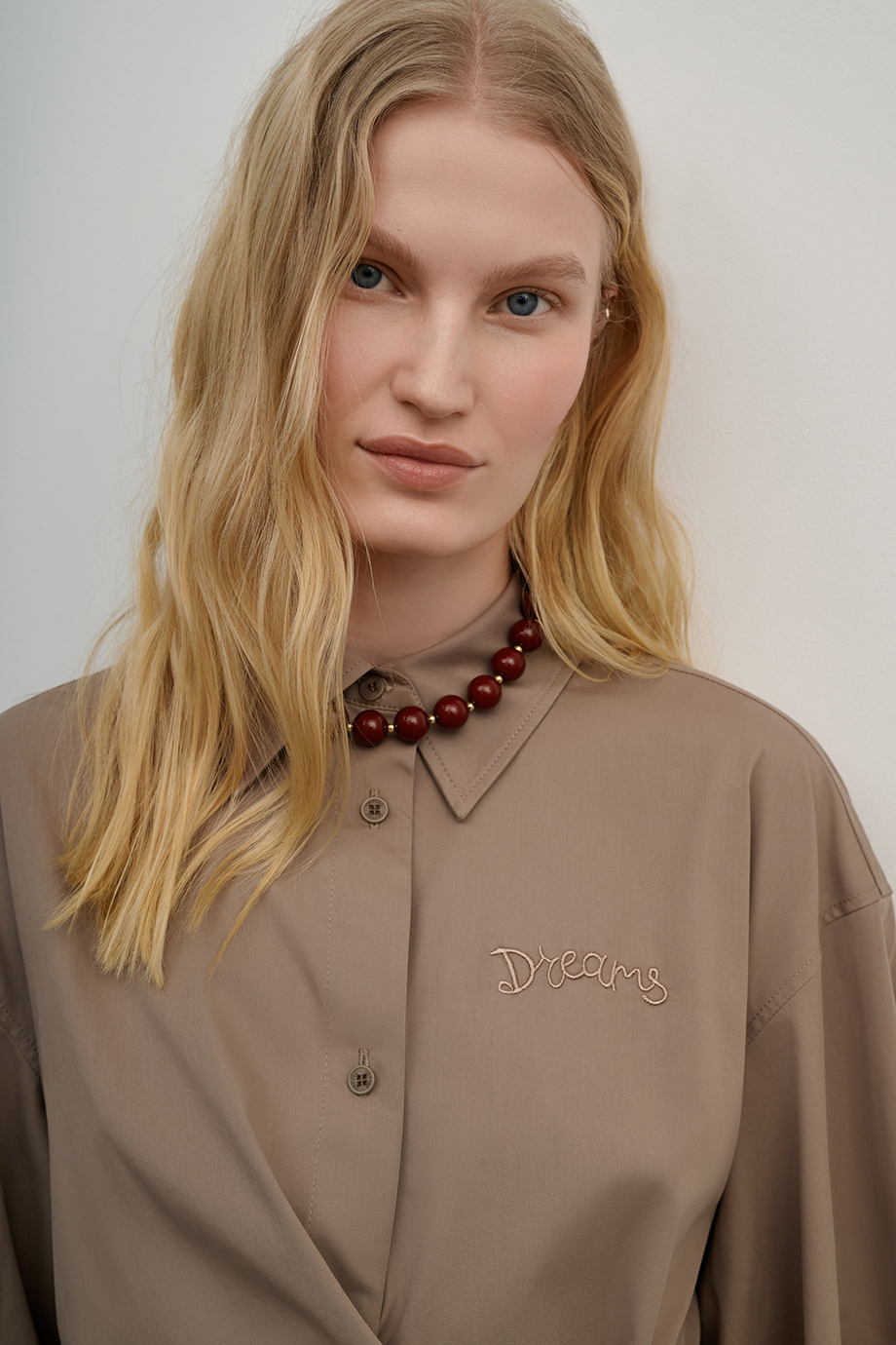 Платье-рубашка с вышивкой