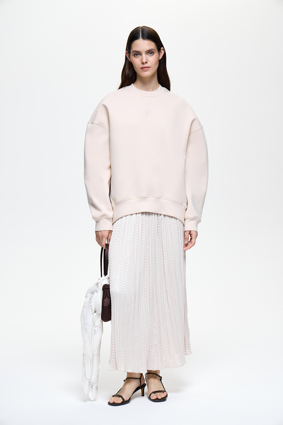 Толстовка с вышивкой