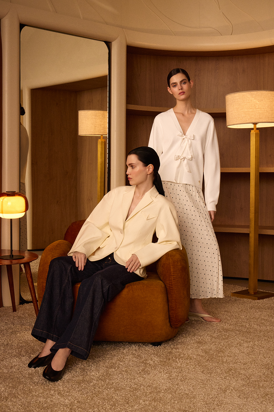 Жакет приталенный с акцентными рукавами