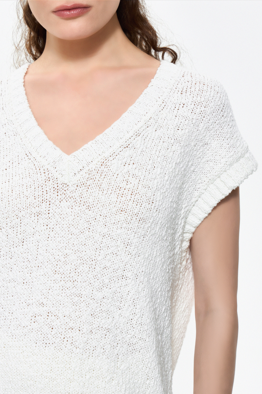 Жилет вязаный из хлопка букле