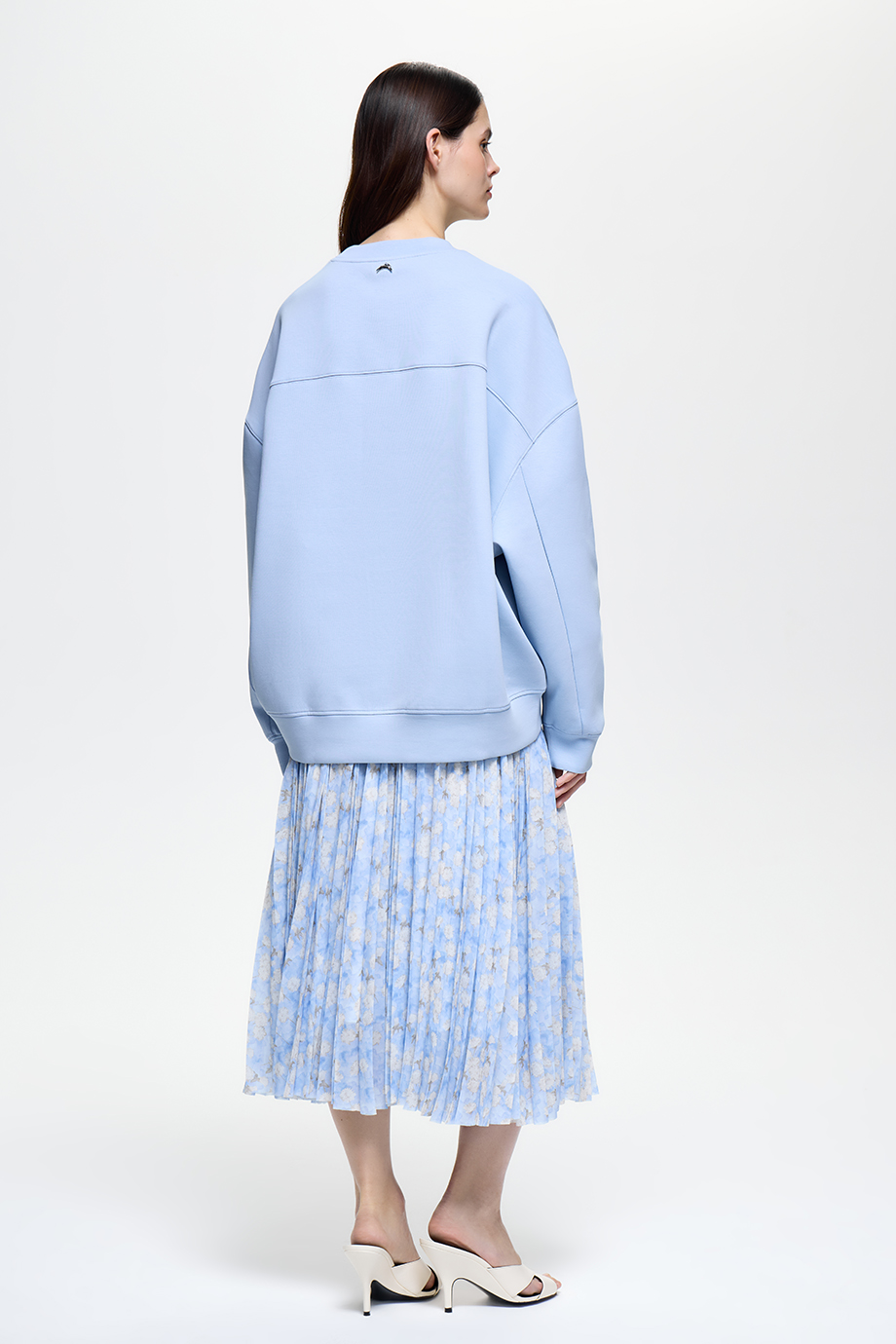 Толстовка с вышивкой