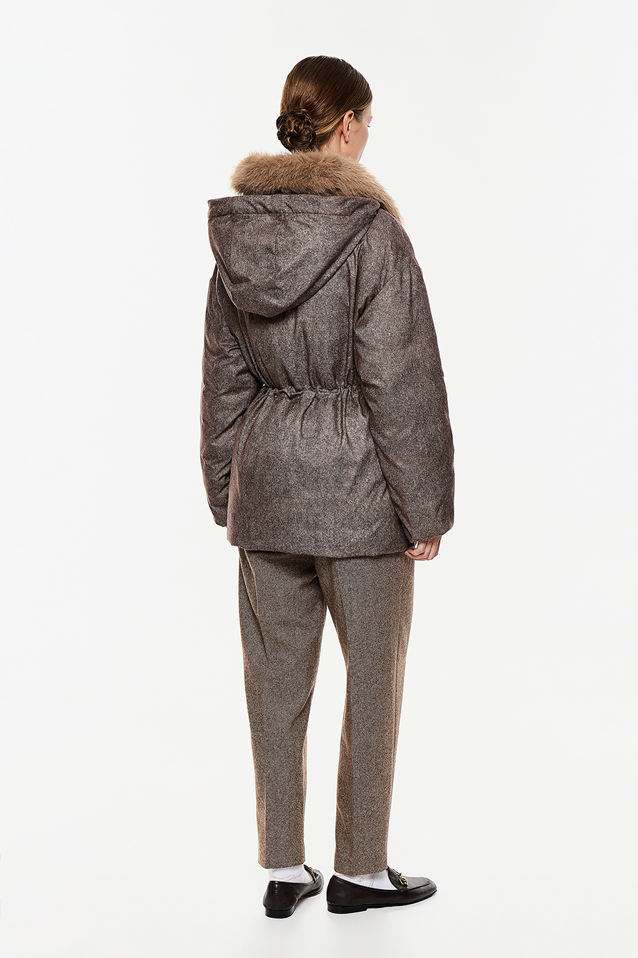 Куртка приталенная с меховым воротником