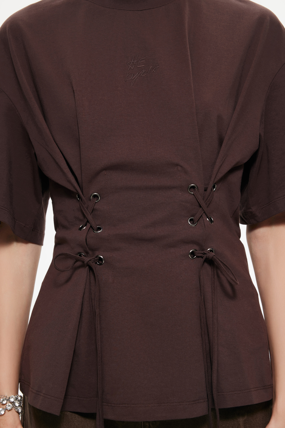 Футболка со шнуровкой