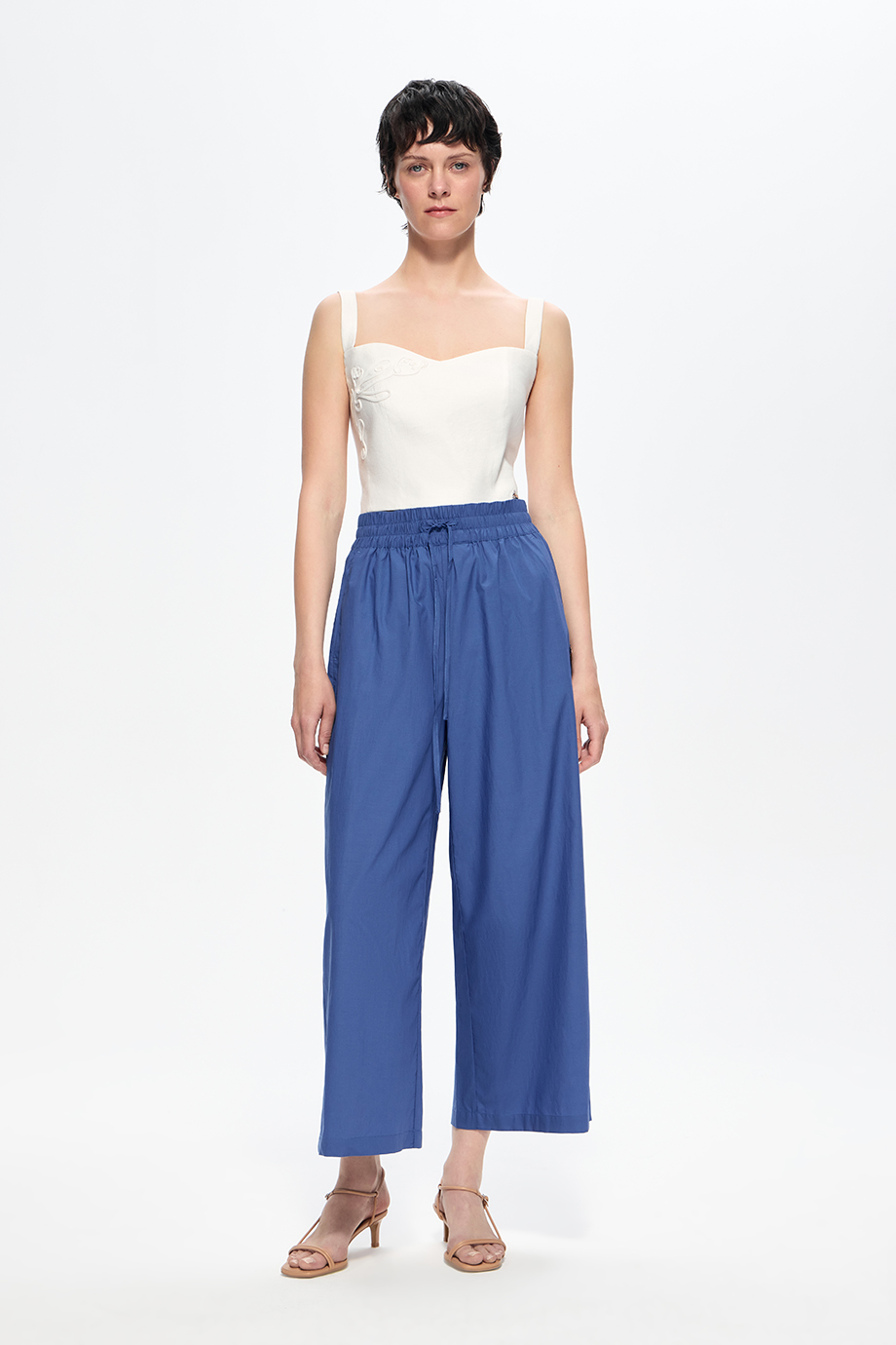 Брюки на резинке укороченные