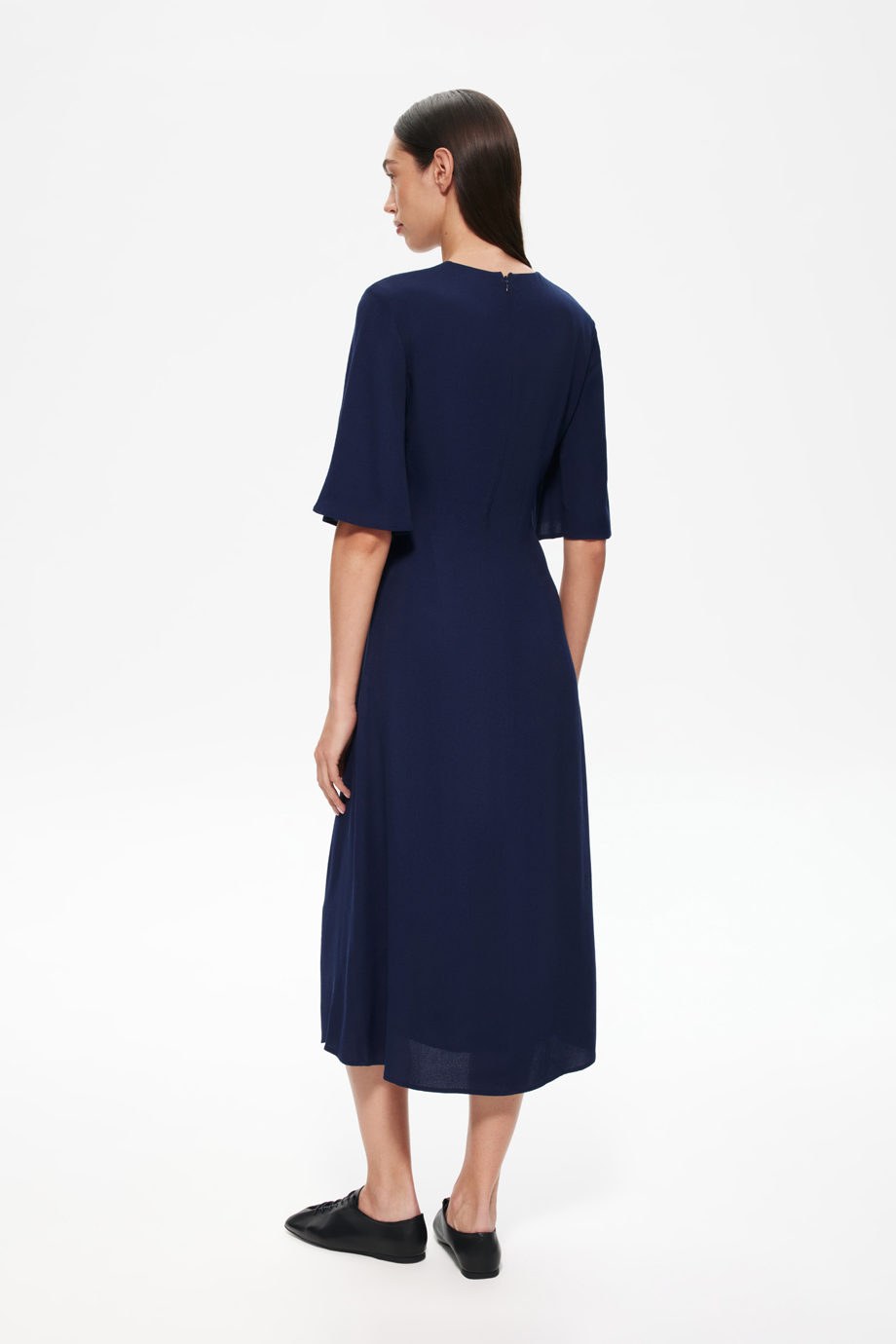 Платье полуприлегающее с драпировкой