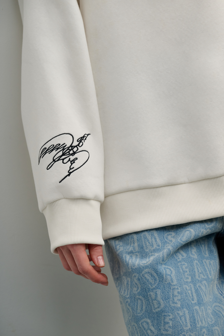 Свитшот с вышивкой