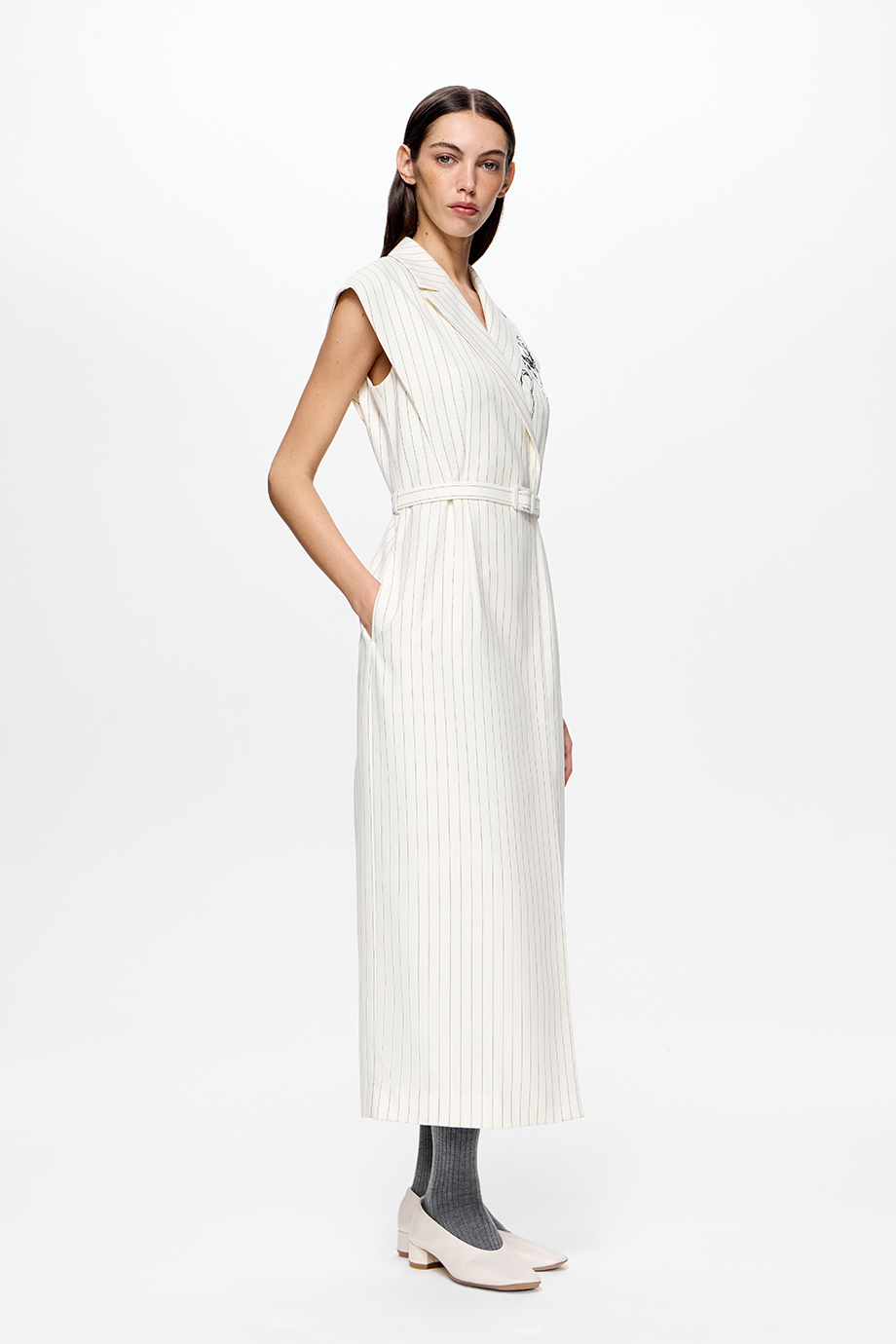 Платье-жилет с вышивкой