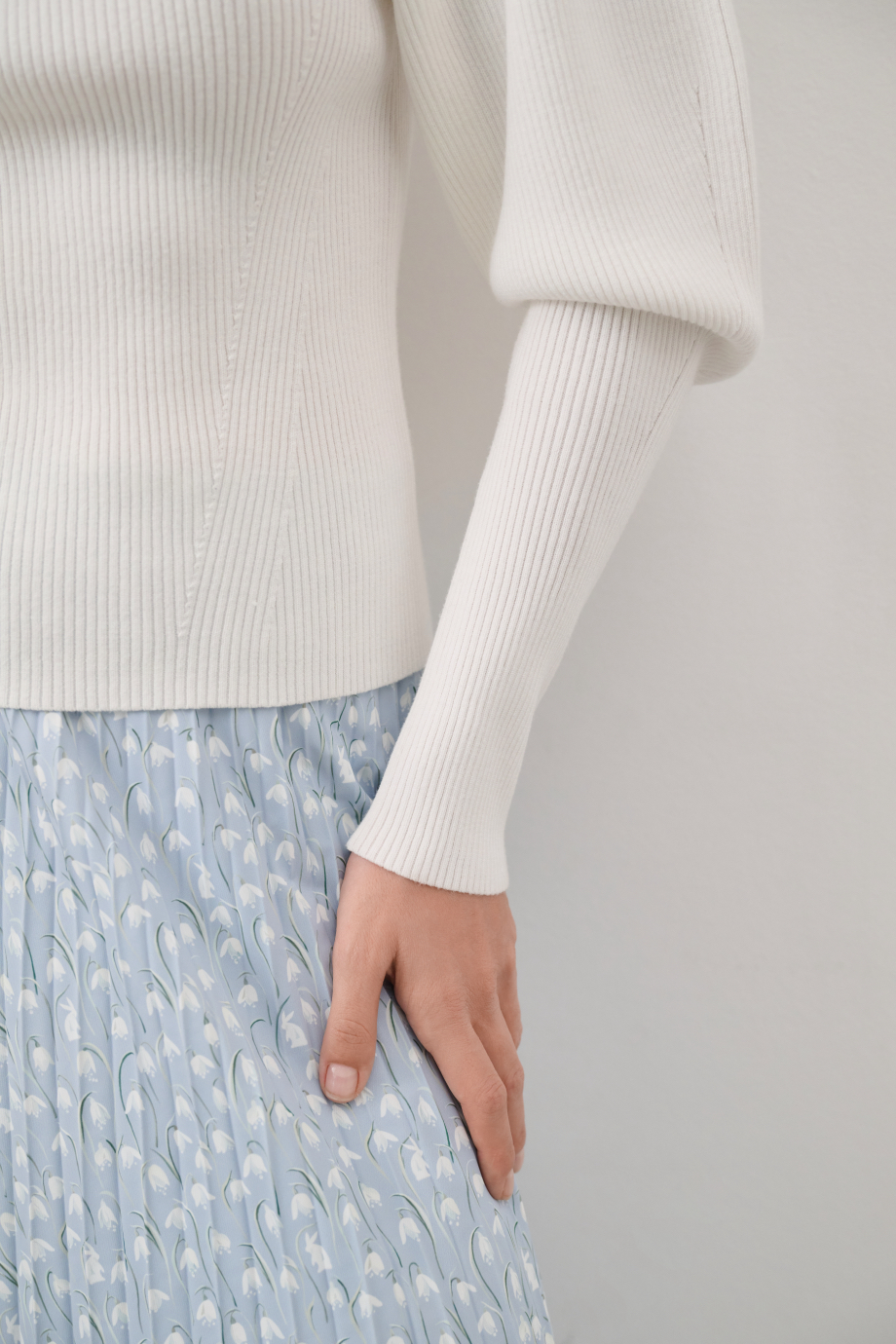 Джемпер с объемными рукавами