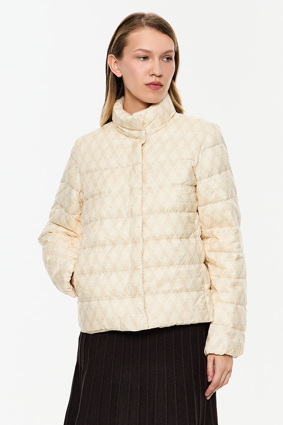 Пуховик легкий с принтом