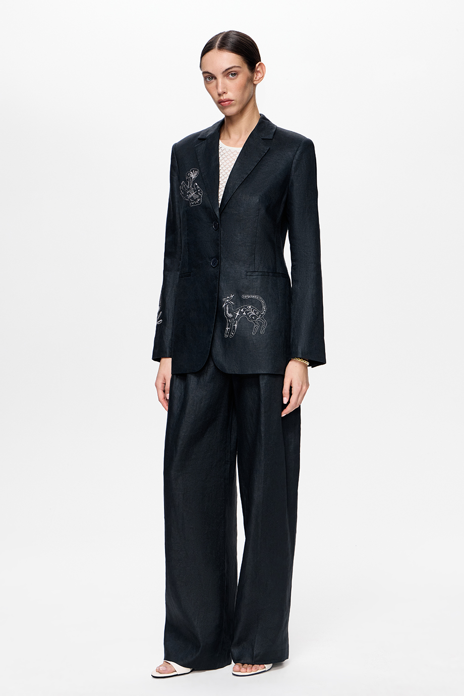 Жакет льняной с вышивками