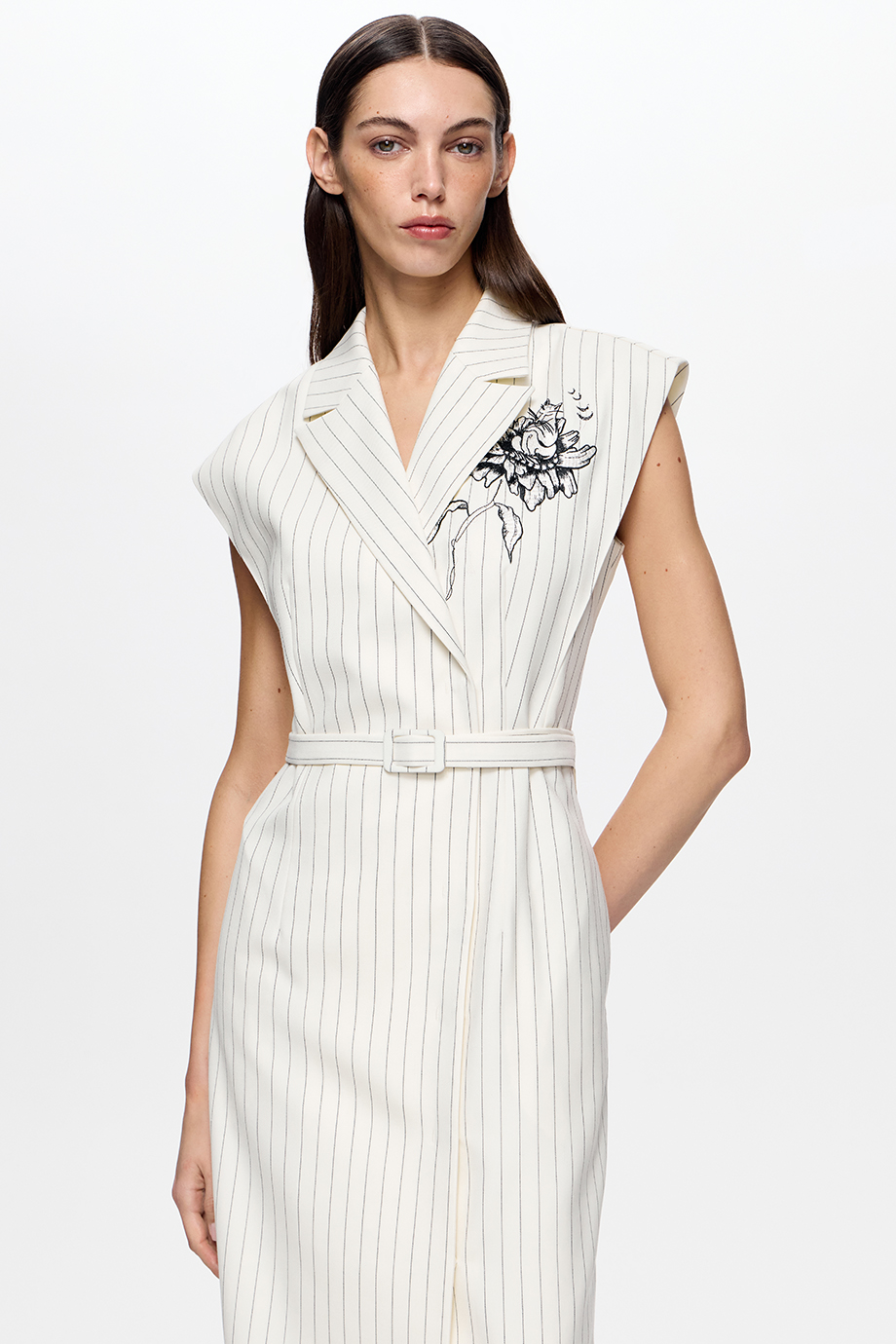 Платье-жилет с вышивкой