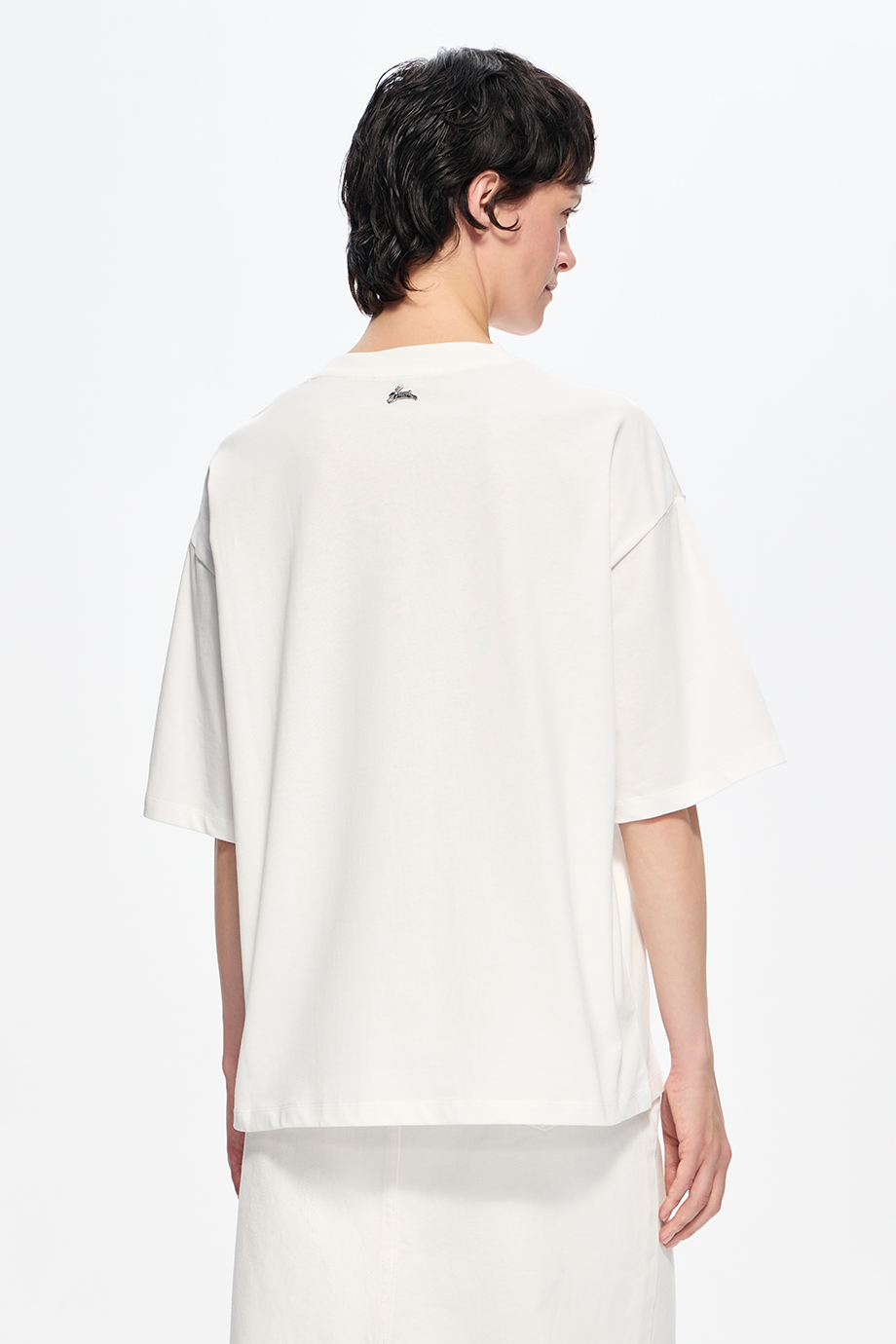 Футболка с принтом и вышивкой