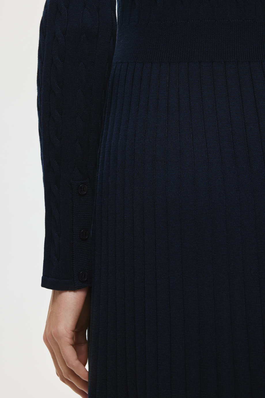 Платье вязаное приталенное