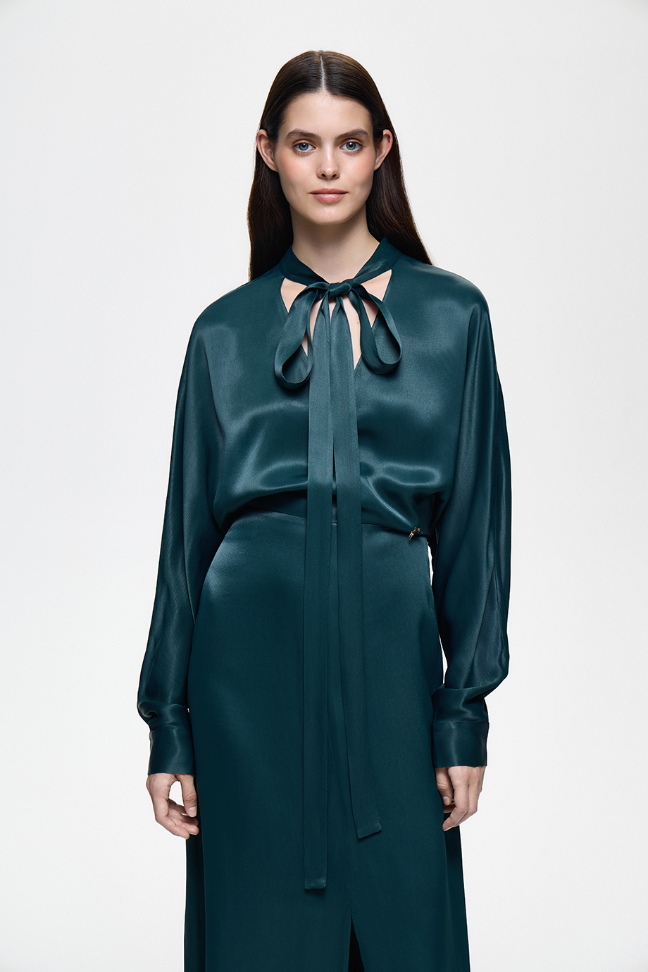 Платье из сатина с бантом