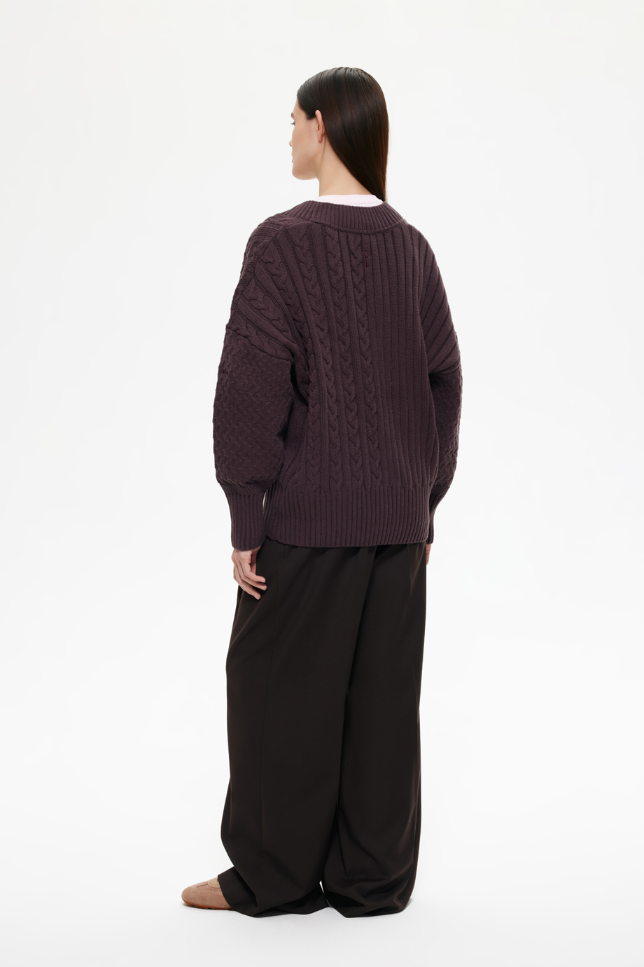 Джемпер с косами и вышивками