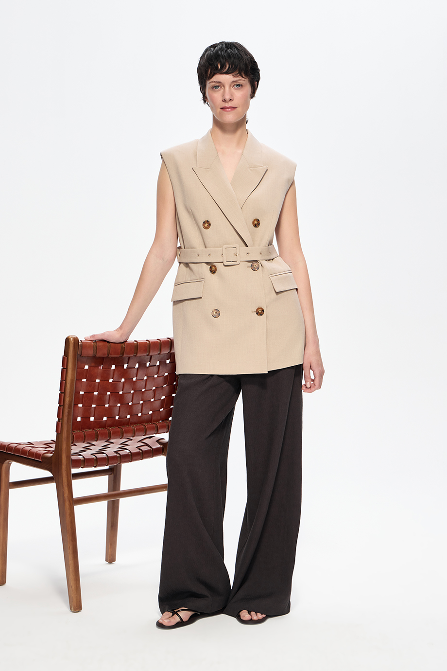 Жилет двубортный