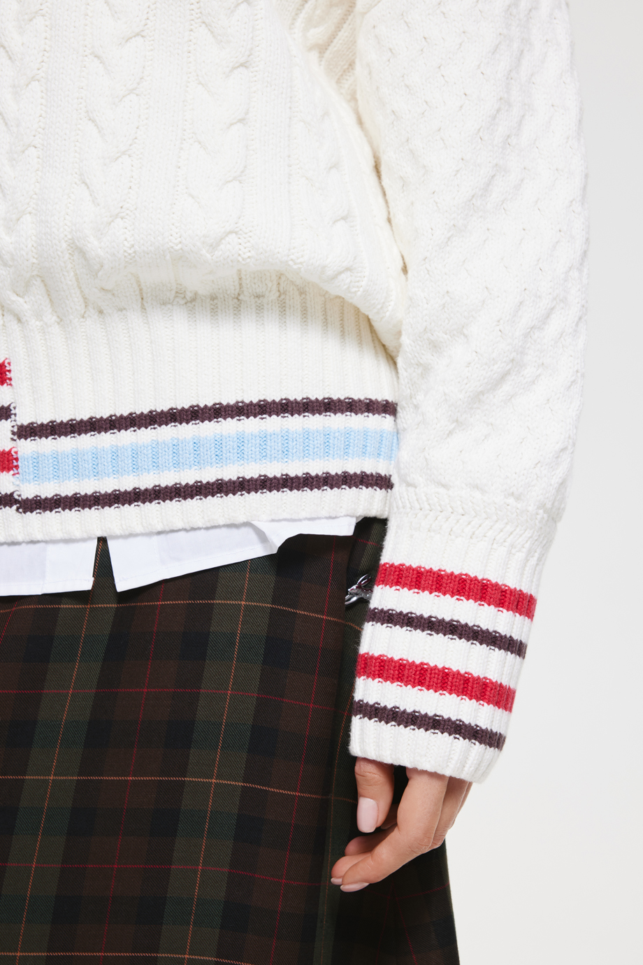 Джемпер с V-вырезом