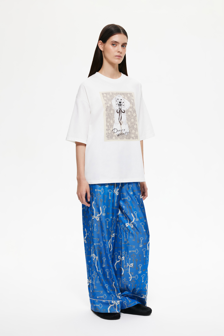 Футболка с принтом и вышивкой