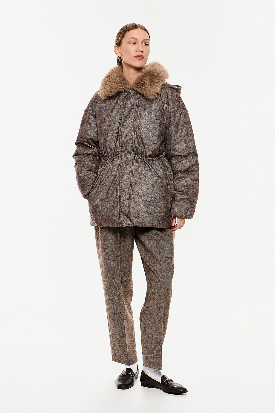 Куртка приталенная с меховым воротником