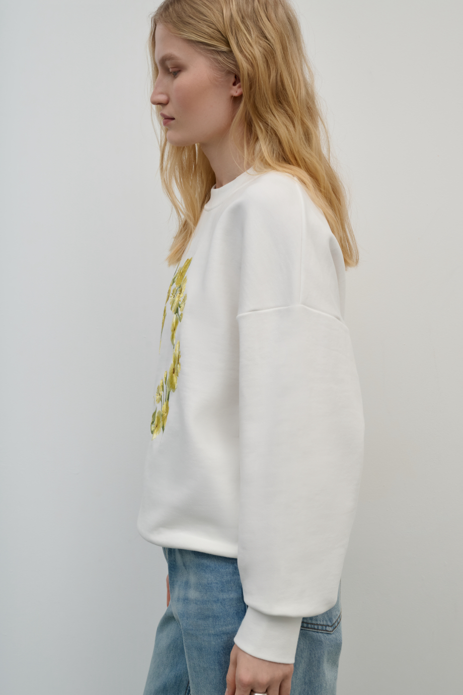 Свитшот с вышивкой