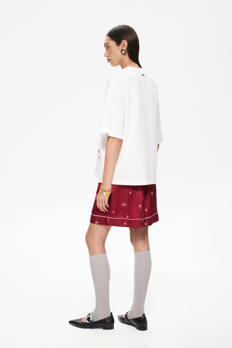 Футболка с принтом и вышивкой