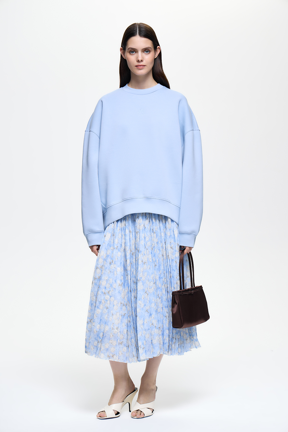 Толстовка с вышивкой