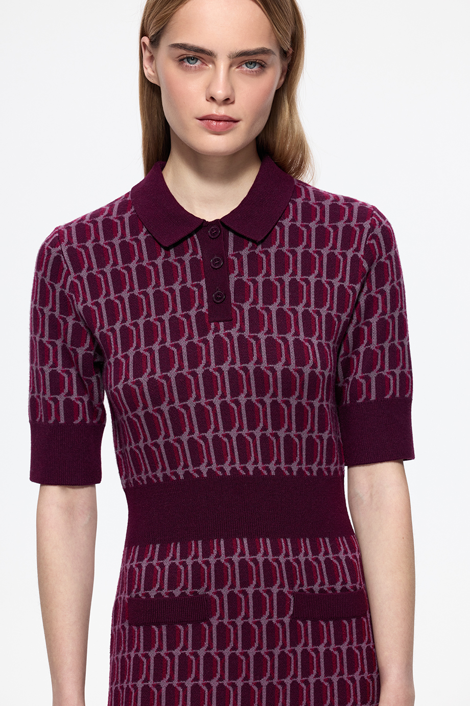 Платье вязаное с лого-узором